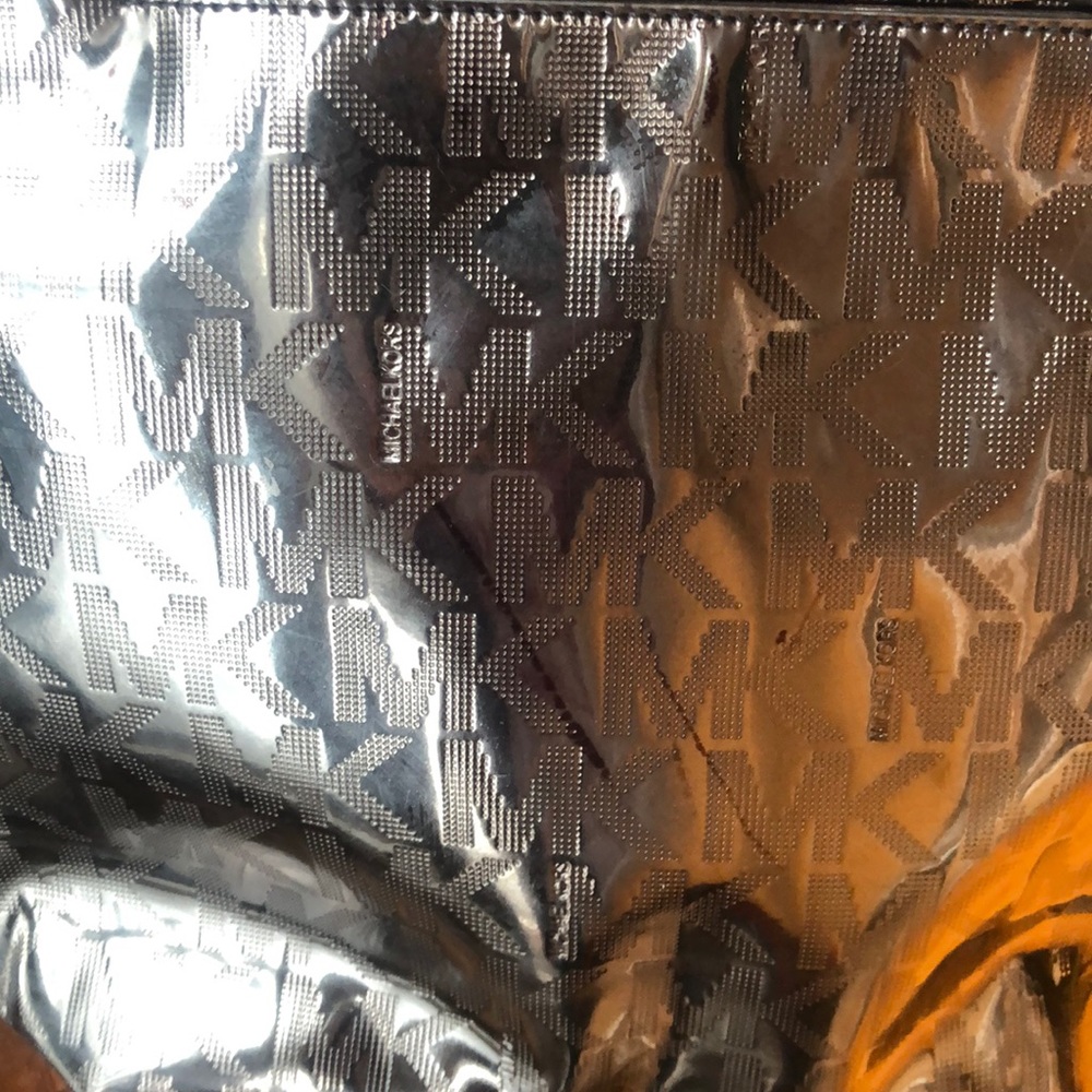 Micheal kors purse - Picture 2 of 3